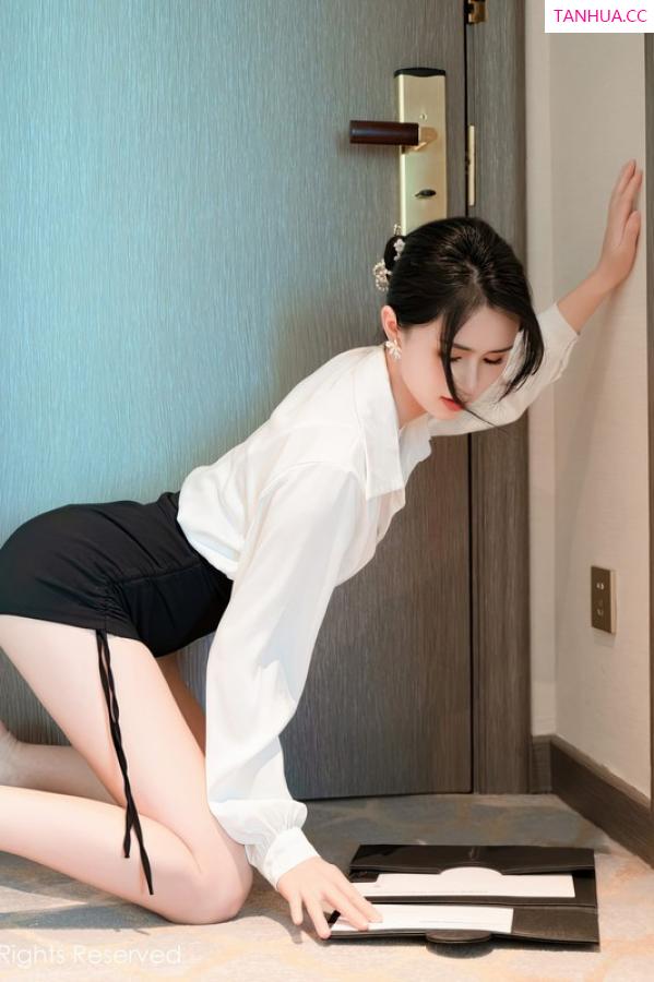   [XiuRen]高清写真图 2023.04.04 No.6520 艾希儿 短裙美臀第22张图片